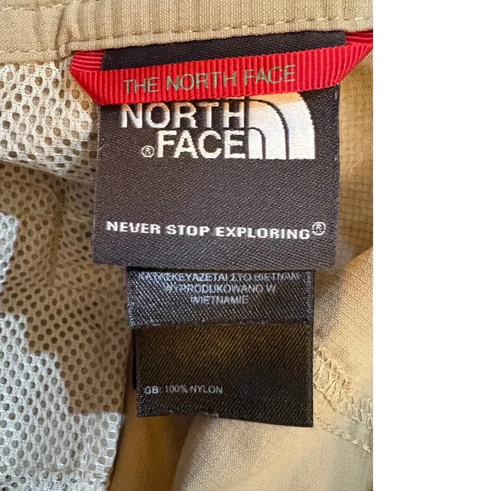 The North Face Mens Khaki Tan Nylon Cargo Hiking Shorts Outdoors size 32‎